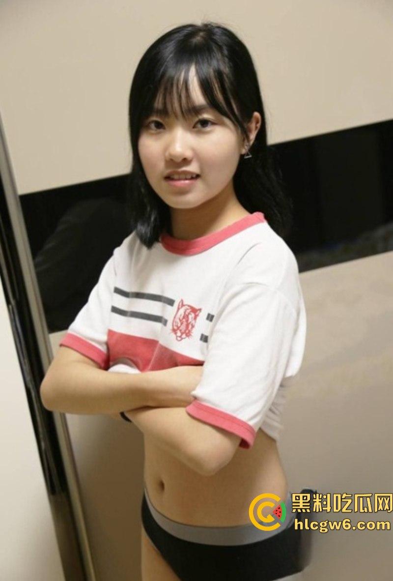 香港呆萌学生妹【陈佳】被骗酒店拍摄裸体写真!清纯无滤镜极致私密大尺度粉穴特写视频曝光!-5