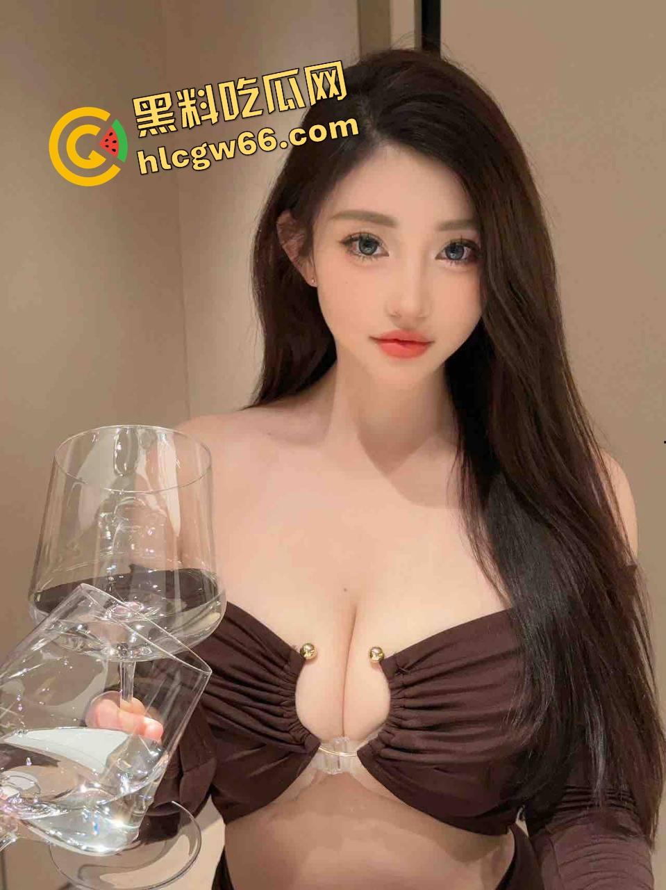 不怕女神骚,就怕女神会练腰,健身房女神『沐沐 』大奶水蛇腰操起来顶爆天花板,操起来腰比肉棒还灵活!-1