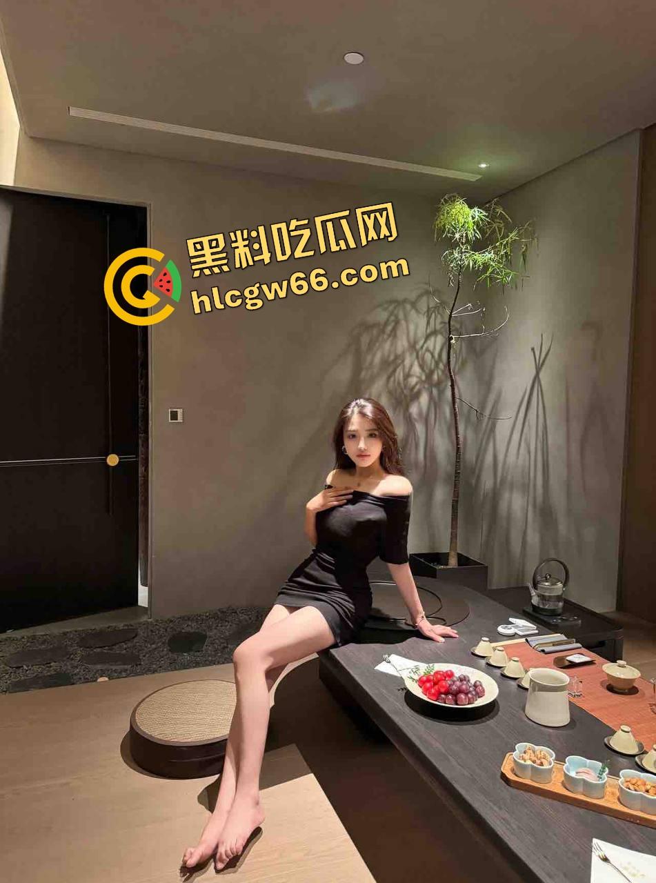 不怕女神骚,就怕女神会练腰,健身房女神『沐沐 』大奶水蛇腰操起来顶爆天花板,操起来腰比肉棒还灵活!-2