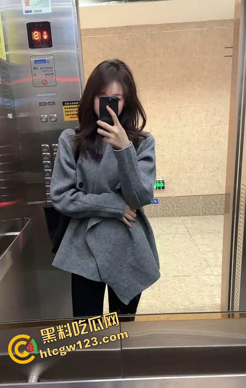 南宁炮王吃姐妹花吃上瘾，双飞两颗奶，鲍鱼拼盘天天不重样奶香鲍滑爽到爆，就是丝袜颜色太拉了！-2