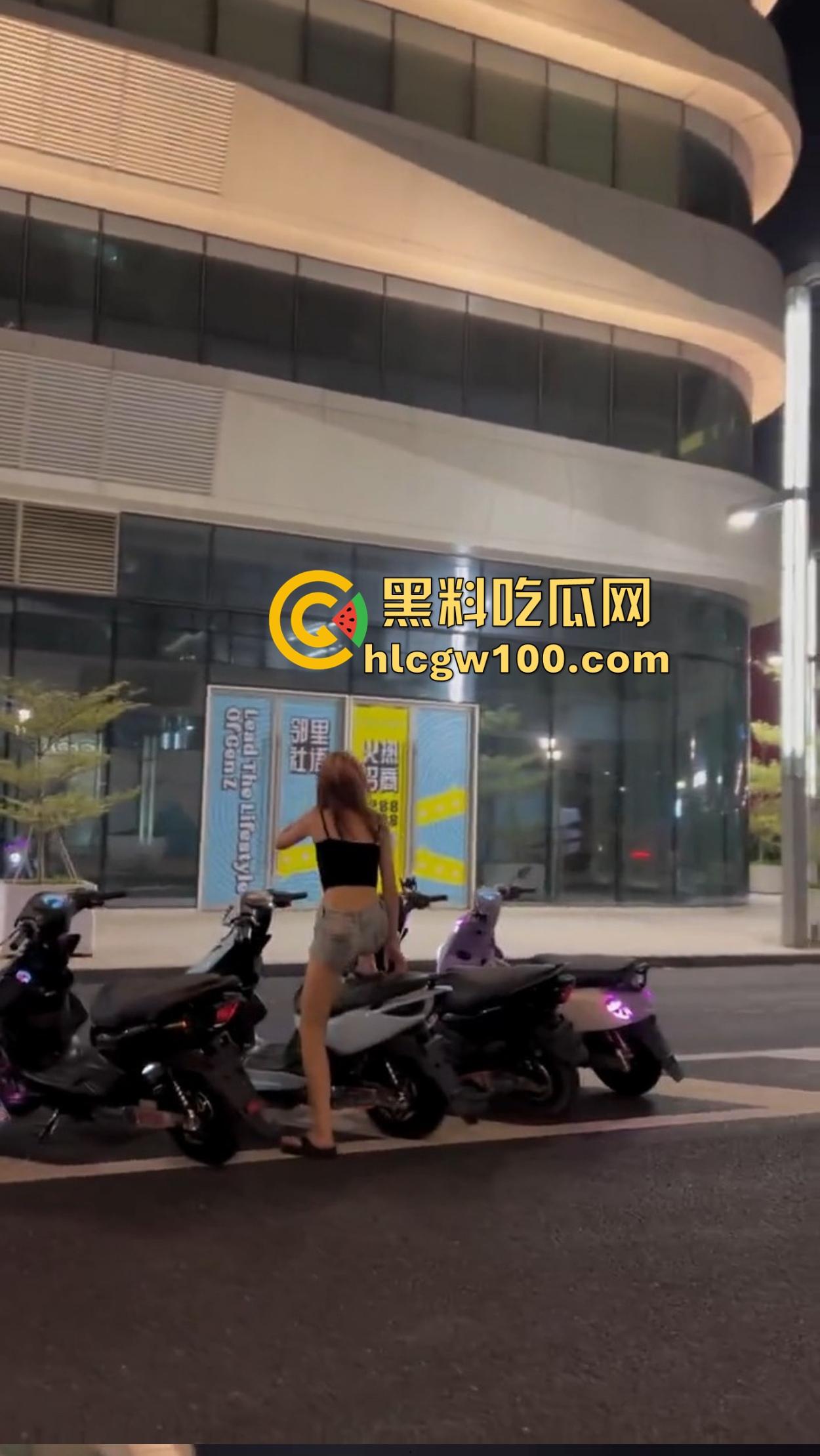 杜卡迪V4保时捷911都不如小牛电动车有排面？毕竟是黄毛精神小妹的专属神车，吃过的逼比你吃过的饭还多！-5