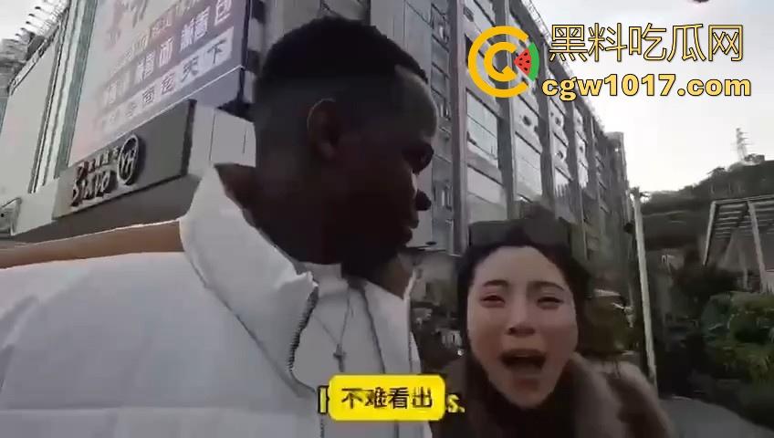 非洲黑猩猩挑战来中国相亲,没彩礼没样貌纯靠大屌跟黑皮肤加持,万万没想到啊,真有骚逼马桶排队送温暖啊!-6