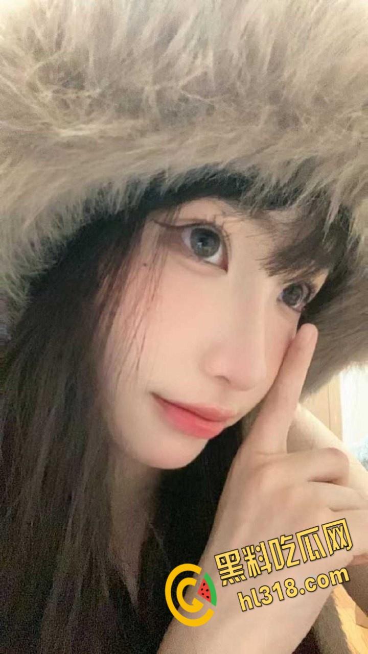 贵州黔南布依族美女【董偌涵】，给人当母狗遭实名开盒，极品颜值嫩妹，吸吮娇喘的声音格外动听 !-2