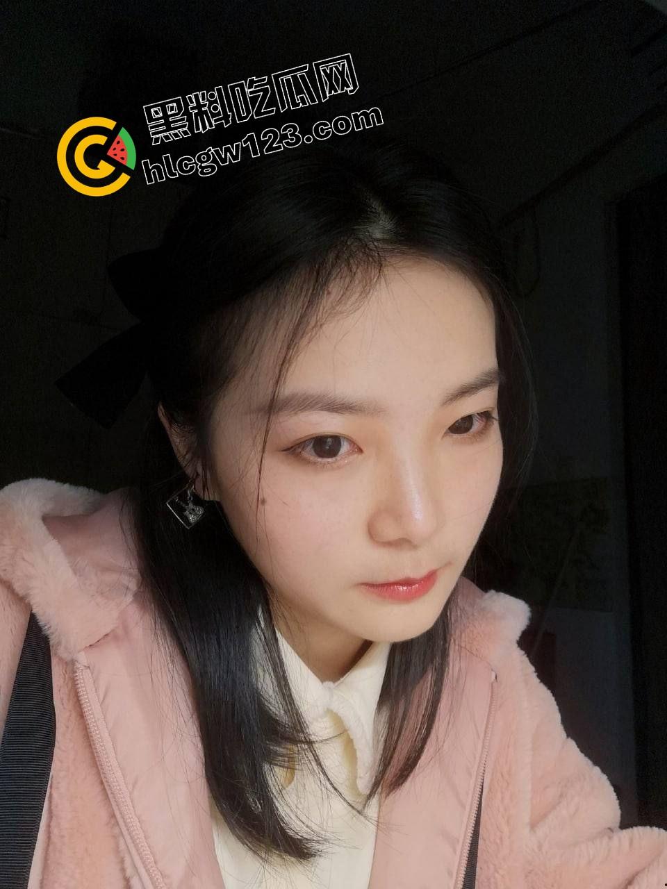 山东烟台貌美娇妻『陈媛媛』床上舔蛋口交拼命勾引,待到山花烂漫时,她在被操中笑!-2