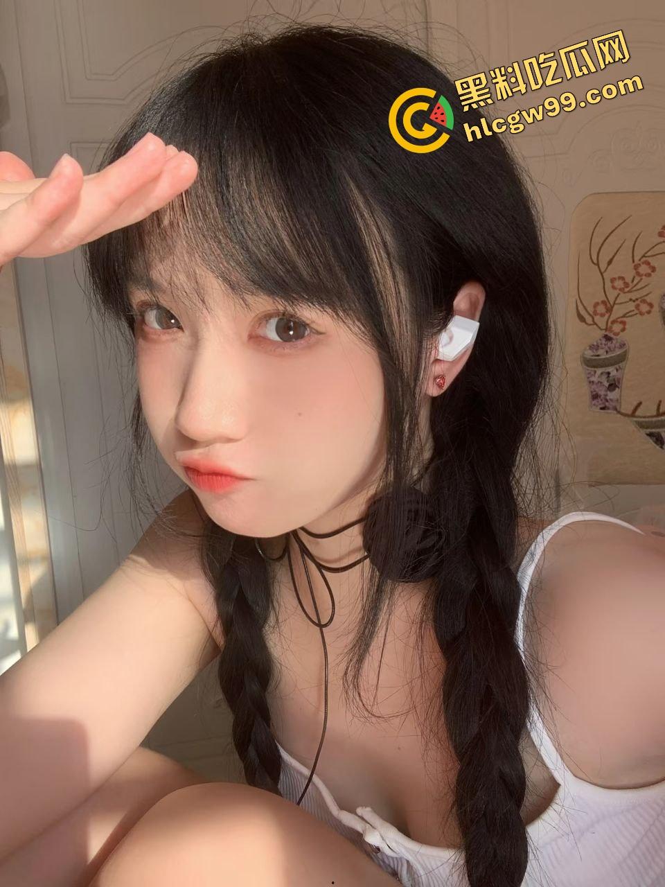 湖北艺术职业清纯双马尾JK少萝【姚婷】被金主对镜淫荡后入，女上位嫩臀夹吸肉棒享受！独家曝光流出！-2