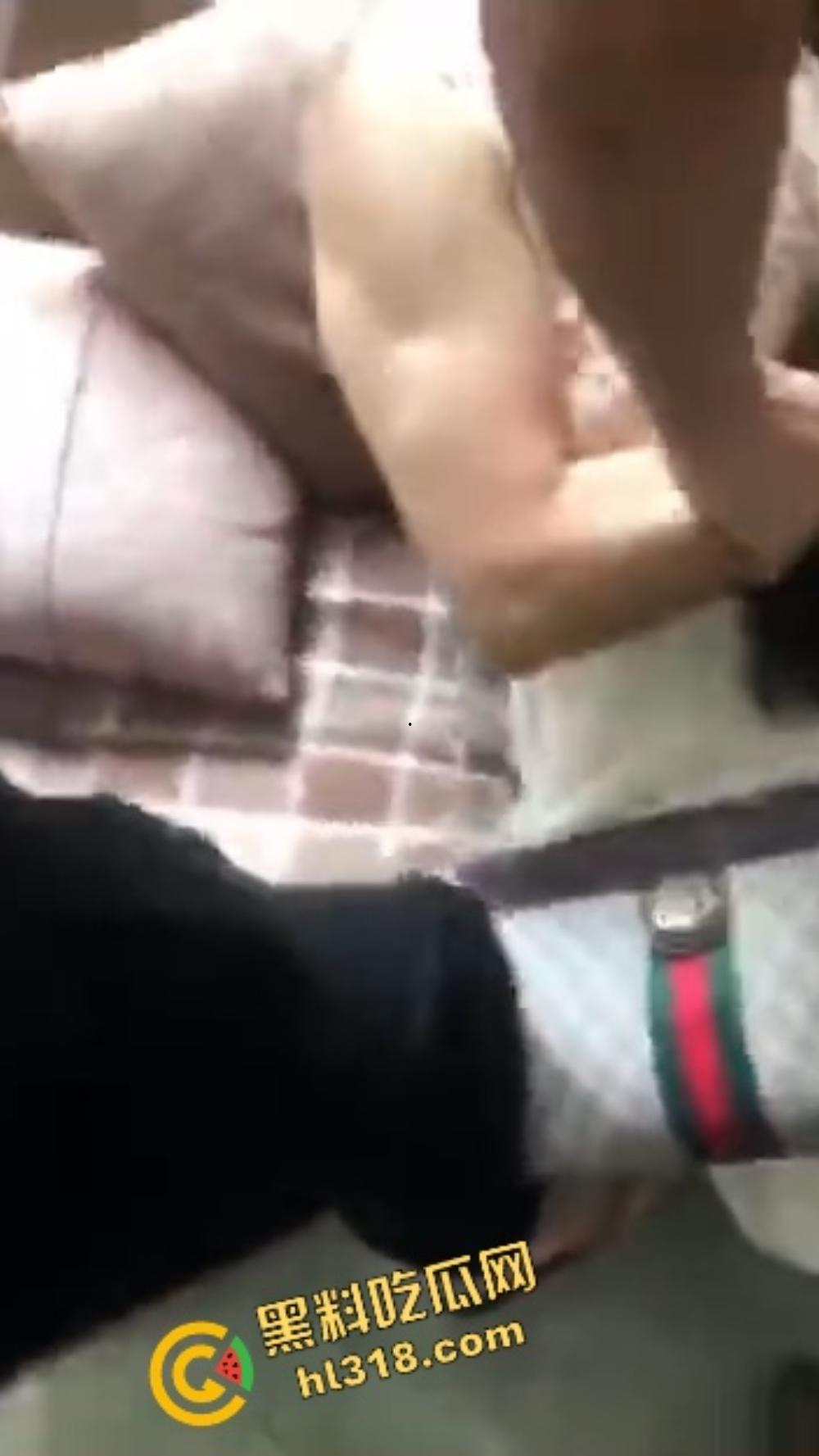 烟台狠女大战小三,上来一鞭腿、锁喉薅头发,正宫暴力值直接拉满,小三当场认怂!-9