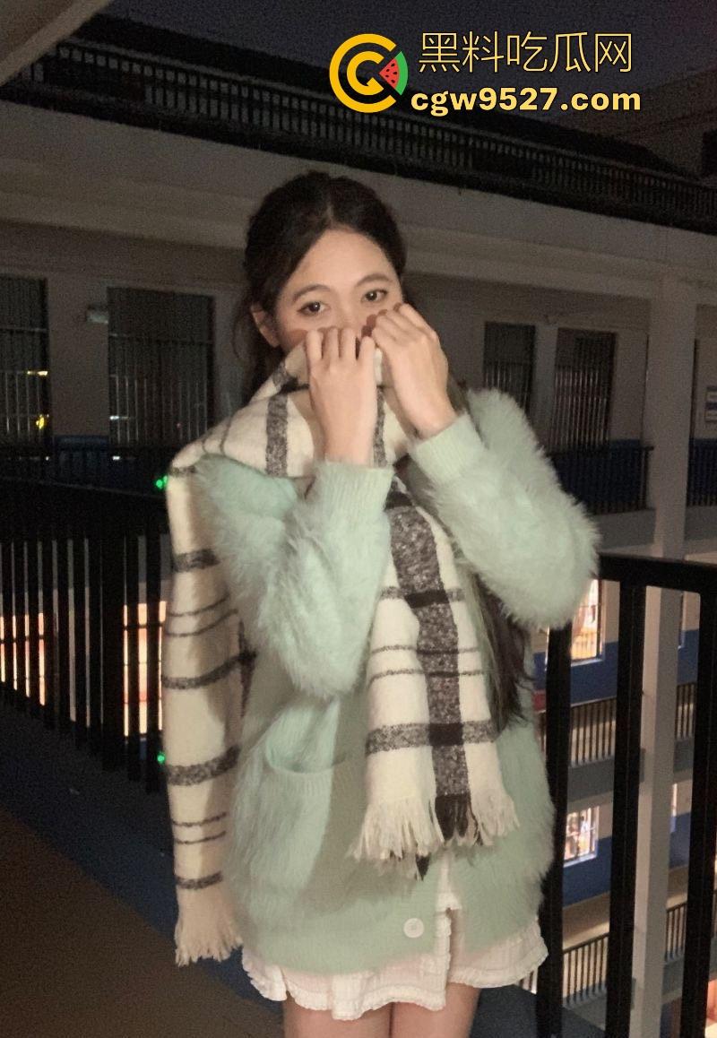 顶级身材学生妹和男友做爱曝光，反差婊被男友玩弄插逼，后入猛操翘臀骚穴，无套内射爽到起飞！-10