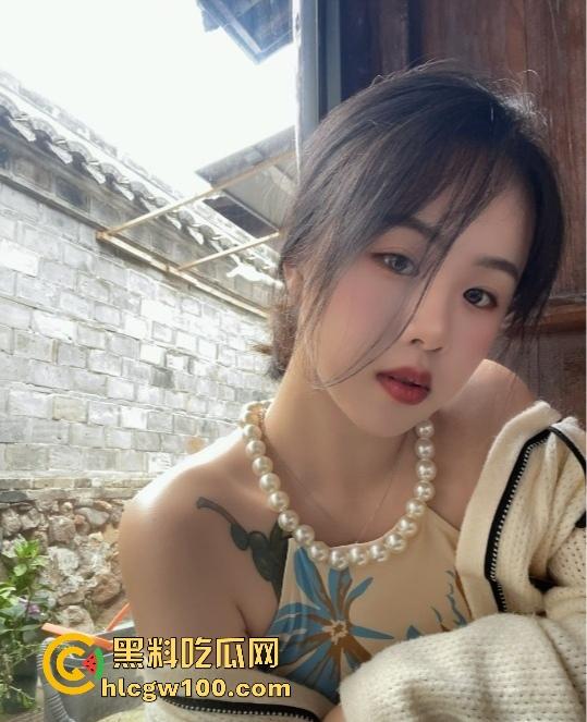 安徽工商学院育才高手，秃顶啤酒肚辅导员操美女学生云盘泄密，床上姿势堪比动作教学！-4