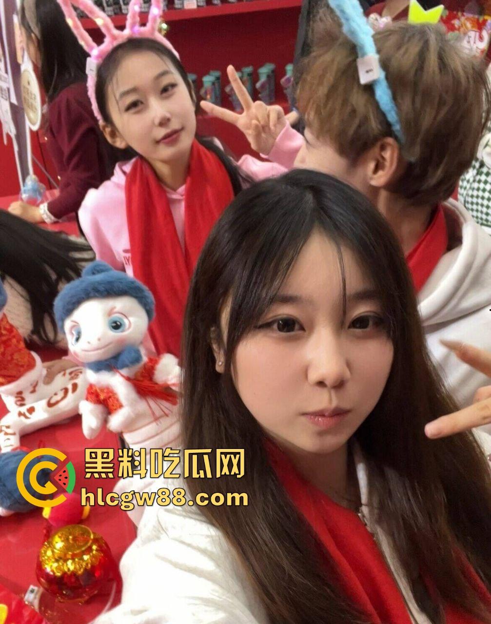 辽宁传媒播音系【关雯璐】清纯播音妹变大烧包母狗，酒吧乱搞潮喷高潮脸，绿帽男投稿视频求爆射！-4