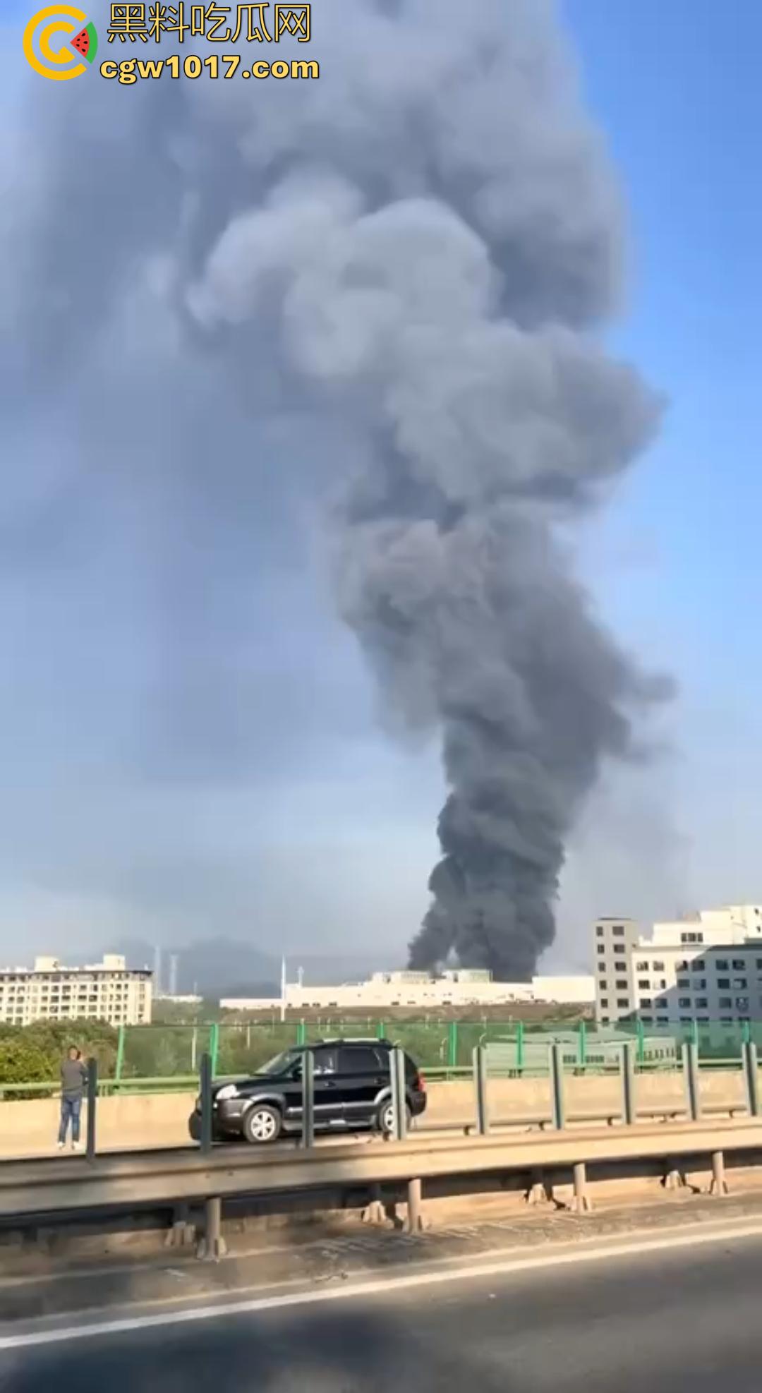 义乌光伏巨头正泰新能厂突发大火 赤岸镇浓烟冲天 全市消防出动几十车救火 全城围观！-1