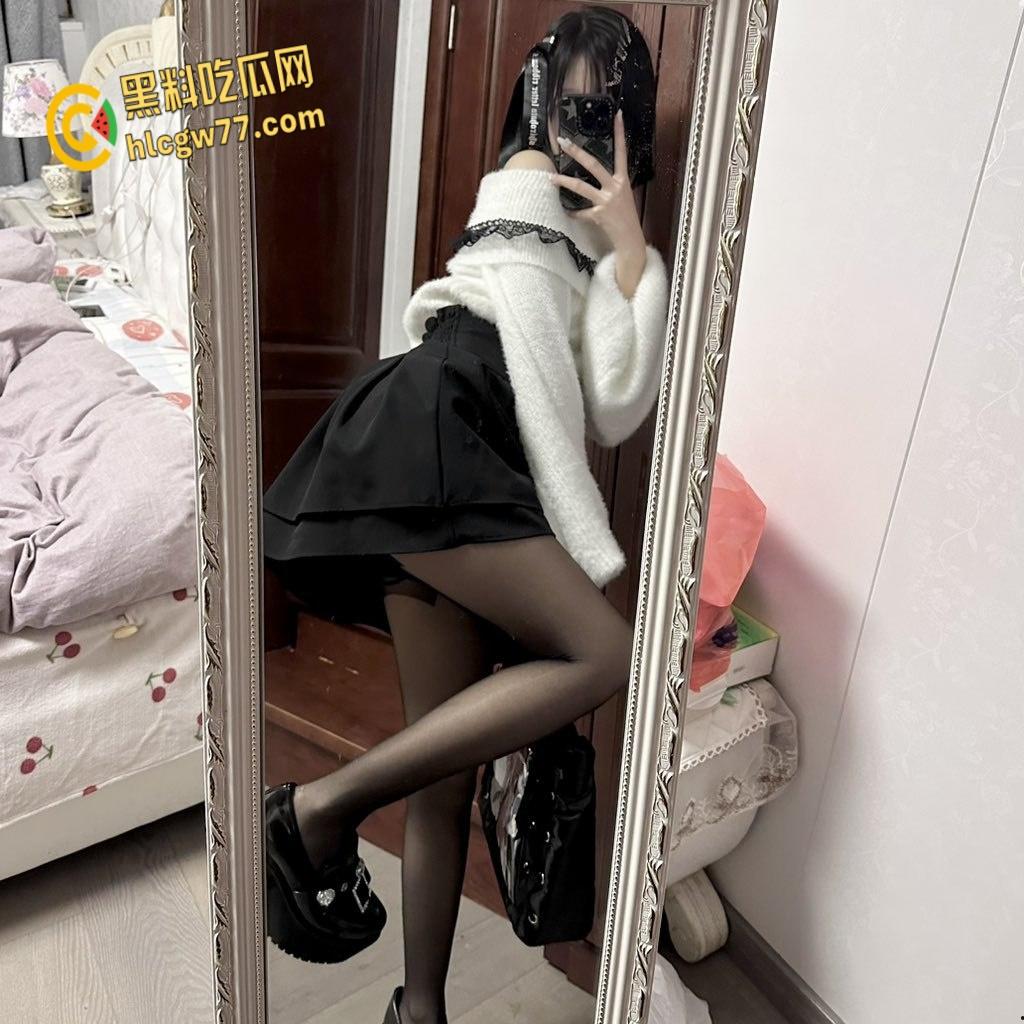 清纯JK萝莉雪代巴，金主网调反差母狗，短裙自慰聊天记录骚到爆 !-9