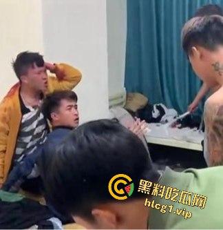 四川凉山纹身精神小伙持酒瓶钢管狠揍同学,血腥场面吓坏网友!-8