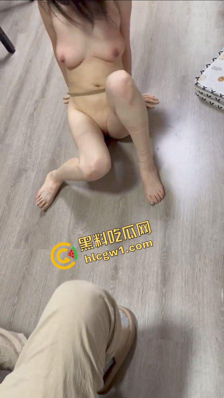 湖北荆门胯下母狗『任玉琪』不想努力被金主包养 调教打奶子 完全当狗使！独家曝光流出！-8