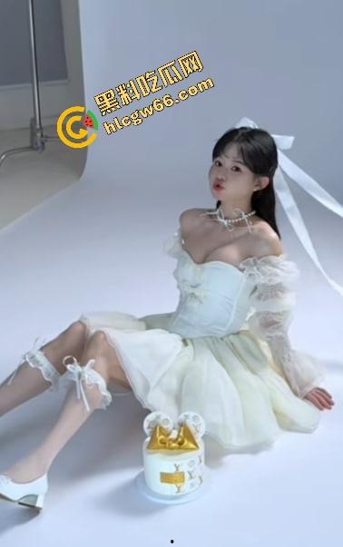 抖音700万粉丝巨乳网红【江小帆】真实身份竟是专业福利姬,不雅视频满天飞,奶大逼骚玩得飞起!-7