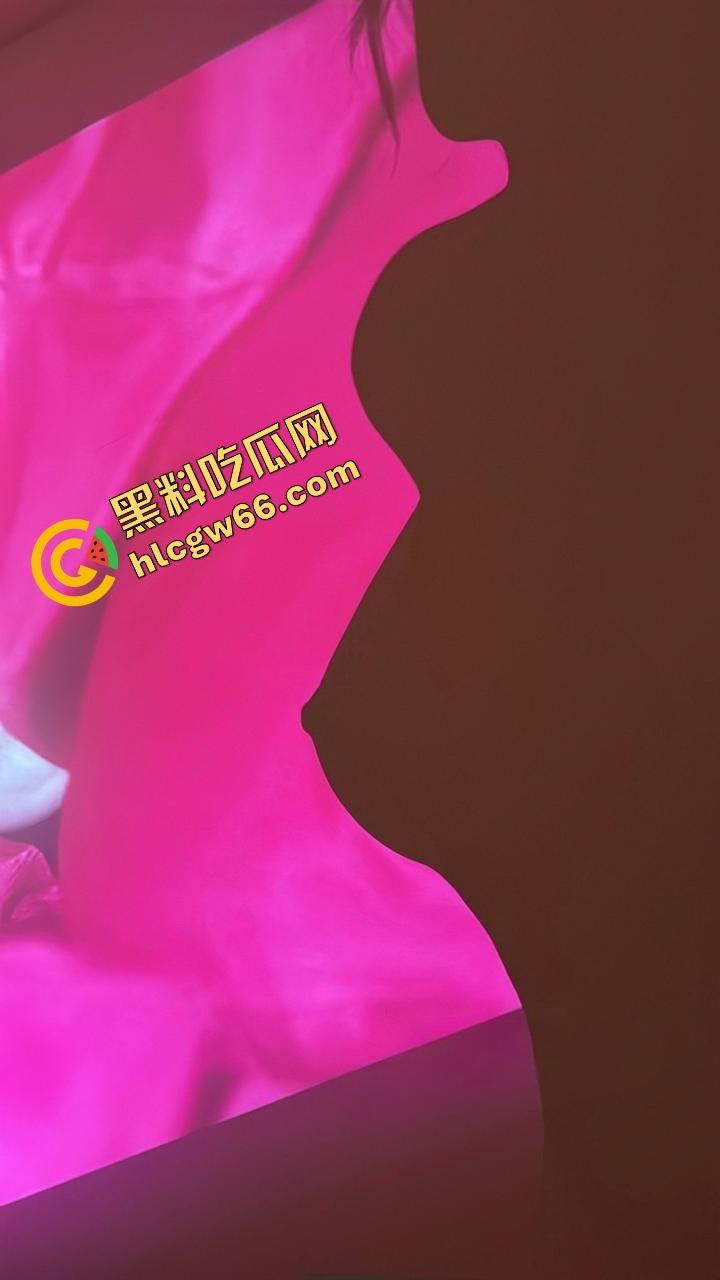 抖音700万粉丝巨乳网红【江小帆】真实身份竟是专业福利姬,不雅视频满天飞,奶大逼骚玩得飞起!-13