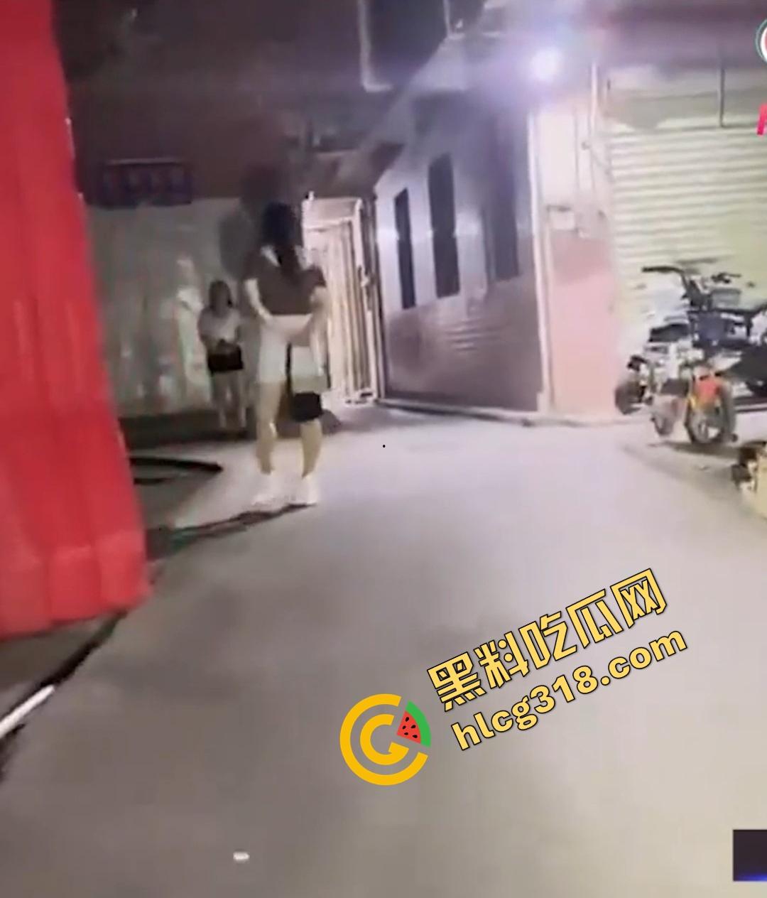 代驾小哥走错路,误入广州快餐洞洞乐街,5分钟看到20个站街妹,还有人主动贴窗舔门把,狼友们你们懂?-4