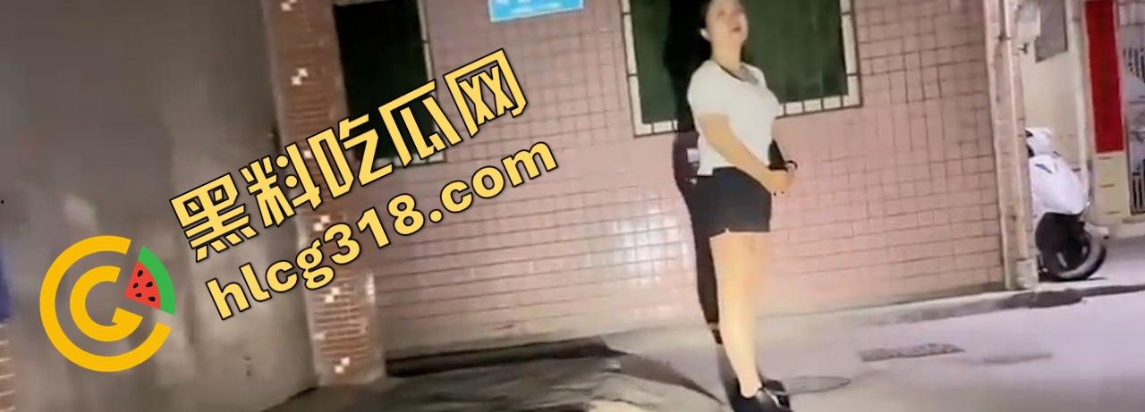 代驾小哥走错路,误入广州快餐洞洞乐街,5分钟看到20个站街妹,还有人主动贴窗舔门把,狼友们你们懂?-7