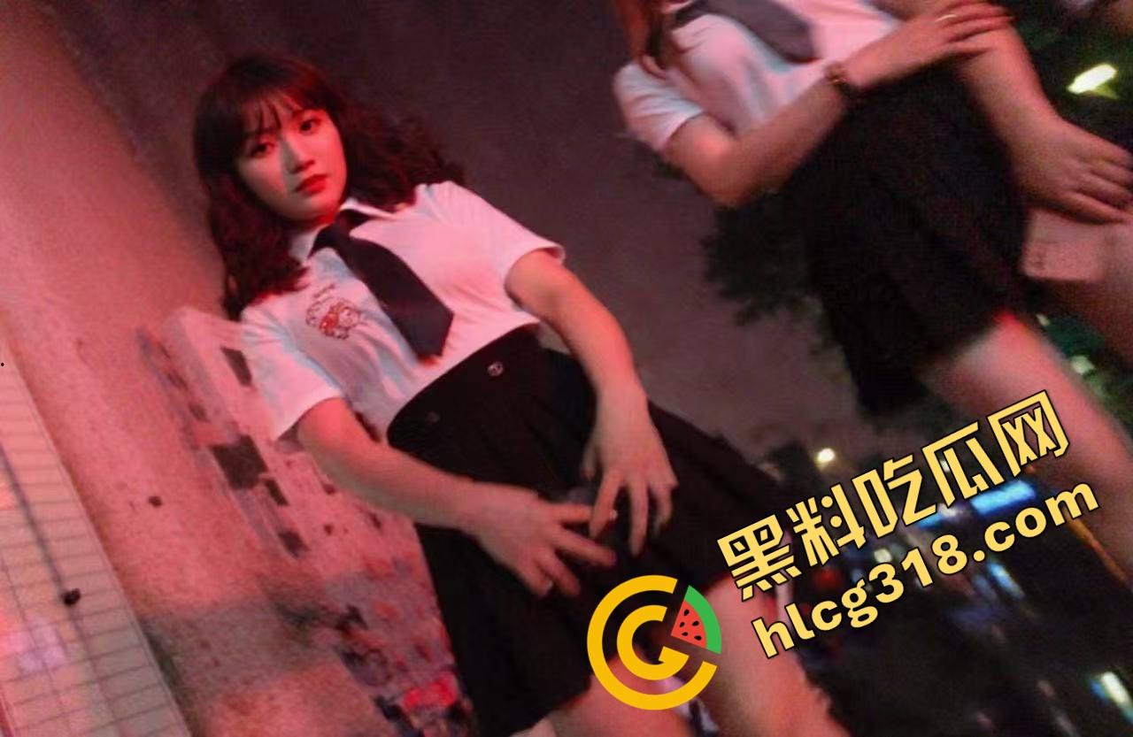 代驾小哥走错路,误入广州快餐洞洞乐街,5分钟看到20个站街妹,还有人主动贴窗舔门把,狼友们你们懂?-9