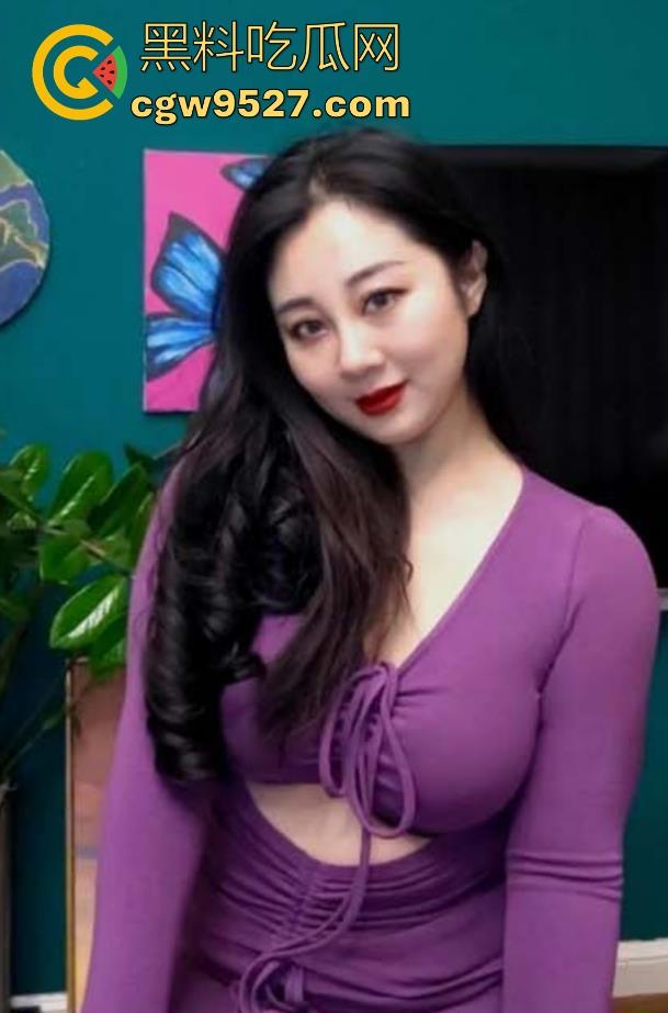 巨乳妈妈给懵懂儿子科普性知识,亲自上手示范,显出骚穴给儿子操,长达半小时的爆操,几把都痛了!-1