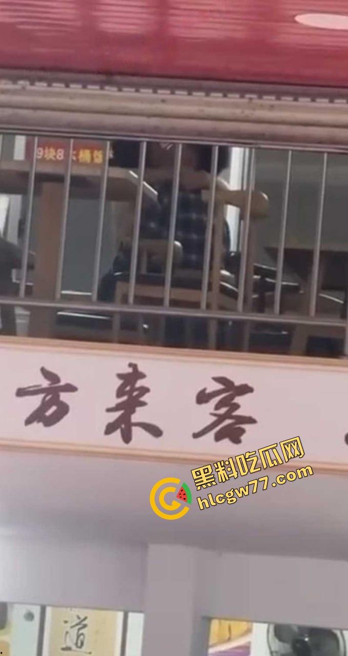 广西河池八方来客饭店，精神小伙精神小妹二楼狂演观音坐莲，裤子一脱开操，楼下食客全看傻了！-2