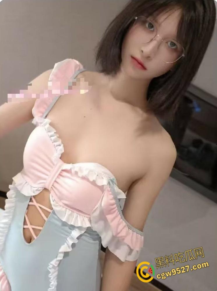 河南高颜值女大学生,被河南老乡包夜猛操一晚上,男子竟趁妹子睡着把钱偷走,被妹子全网曝光 !-1