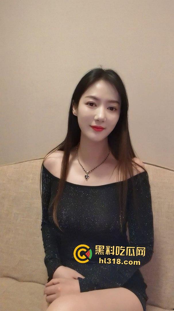 深圳御姐人妻【宝儿】找外遇收了钱还让其帮自己舔逼，一举两得，骑乘姿势不亚于国家骑马运动员！-1