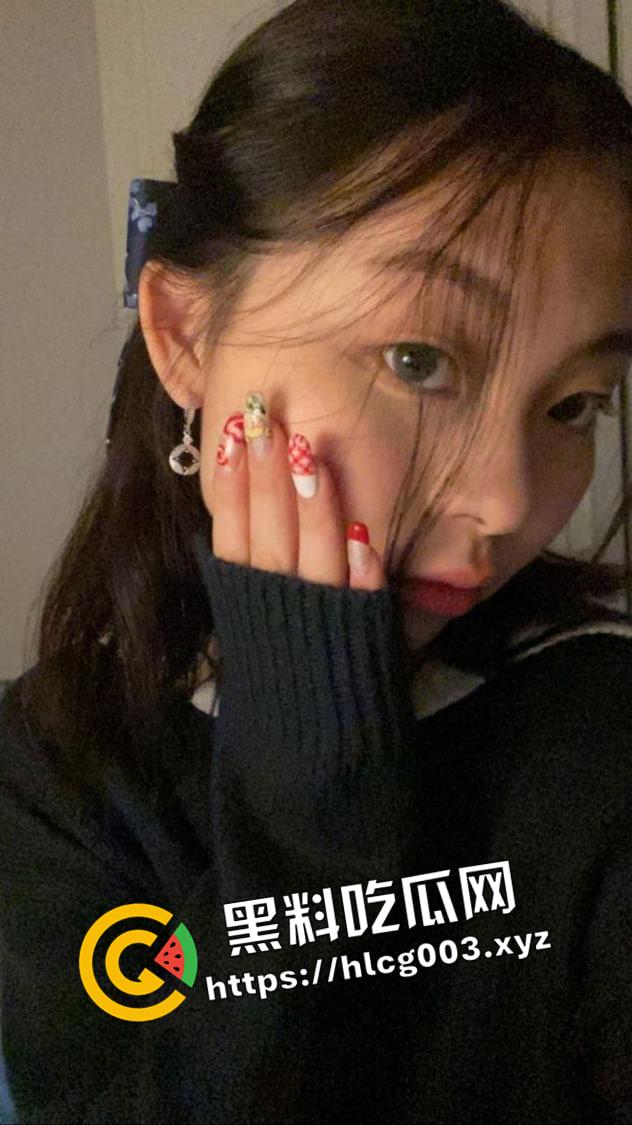 香港大学【陈嘉琪】02年美少女反差母狗 被男友肛塞调教 大屌猛操无毛白虎嫩逼 私密内容被流出-3