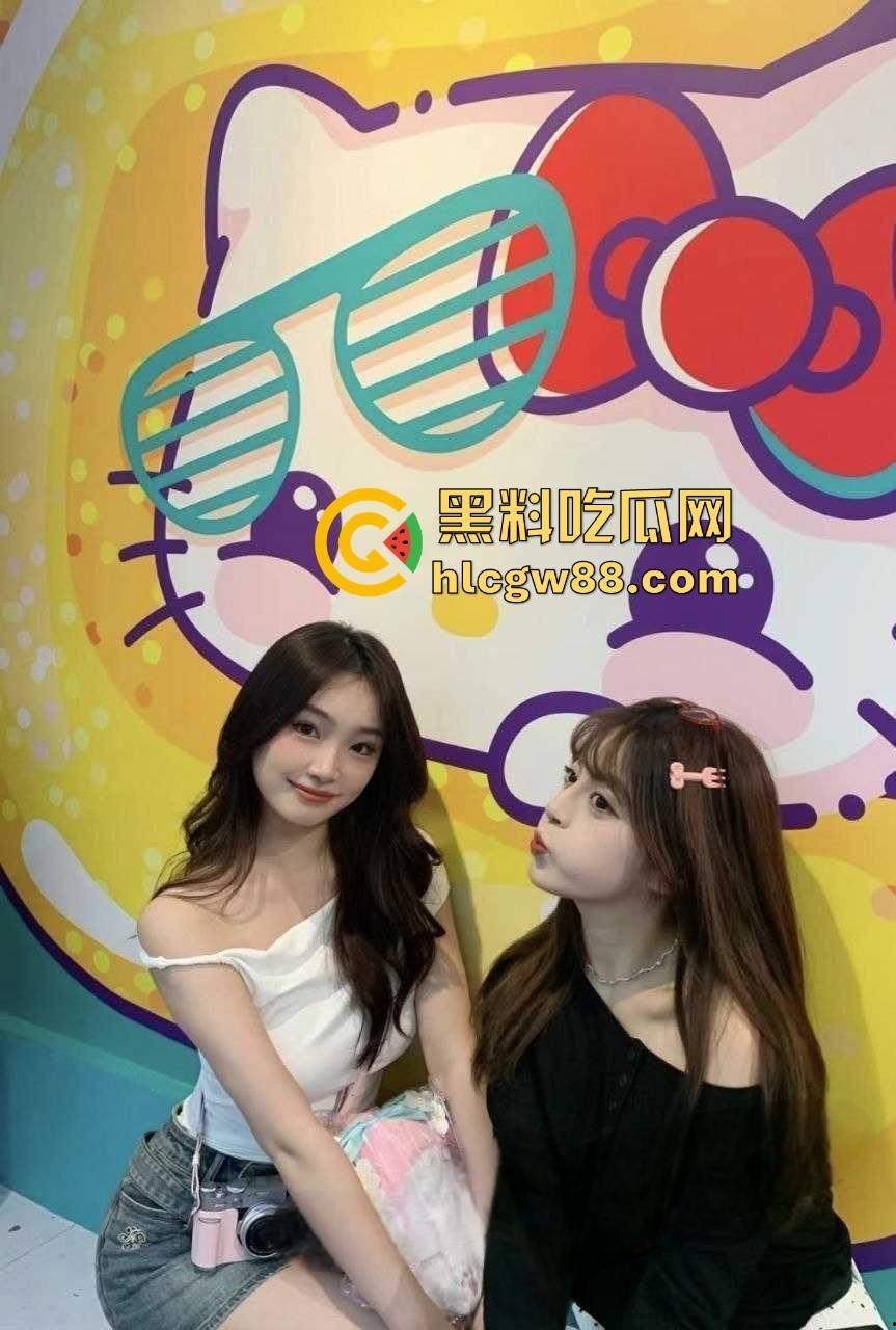 陕西小清新【孙怡】绿茶本性暴露，异地恋男友奋笔疾书，她却在炮友胯下爽到失神，球衣被撩起后入猛干！-11