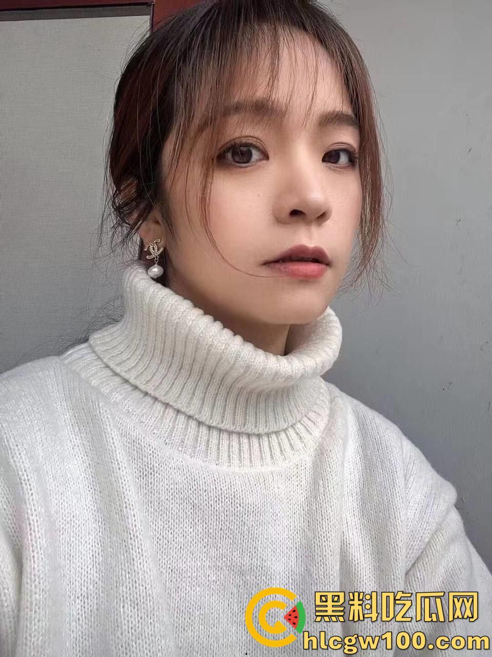 杭州工商大奶银行职员【王雅敏】,为求上位主动给领导当狗,被调的夸夸扇自己耳巴子-2