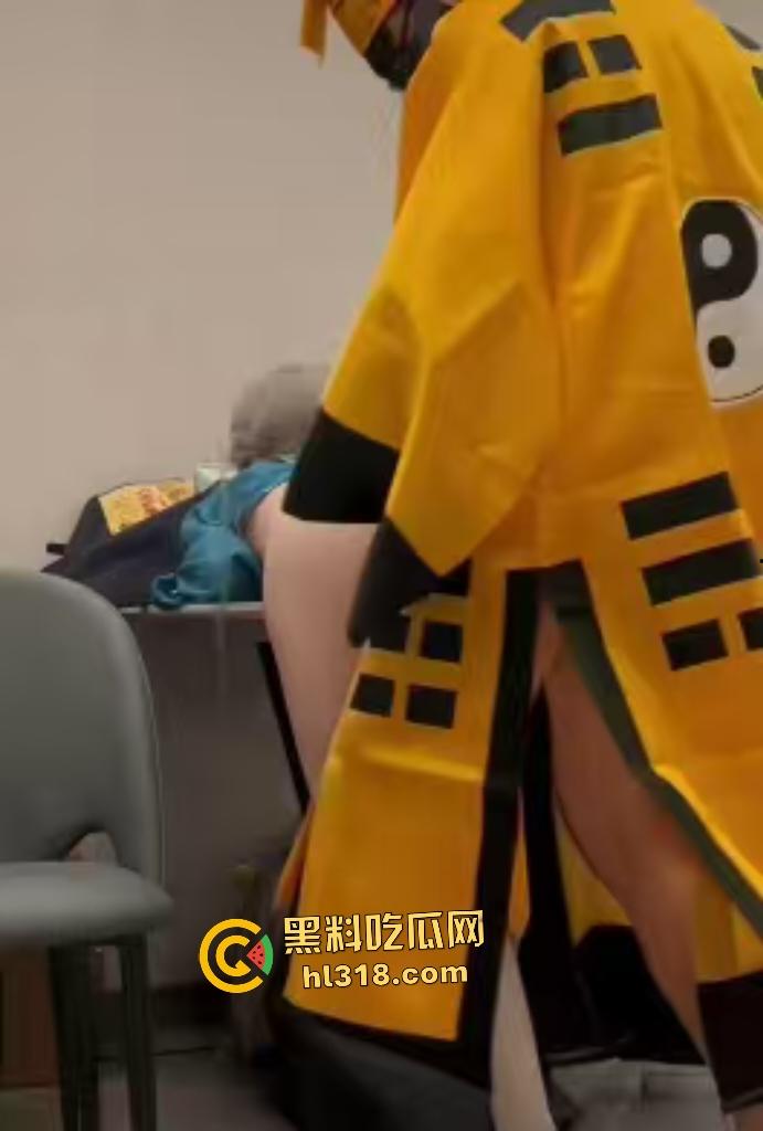 万圣节小僵尸被道士爸爸爆操，Q弹蜜桃臀被各种姿势猛操，最后内射僵尸，会不会生出僵尸小宝宝？-3