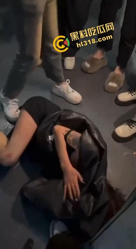 辽宁沈阳校园霸凌恶臭升级，不到18霸凌女同学还直播炫耀，年龄不到不判刑，打人视频明码标价6.6元！-17