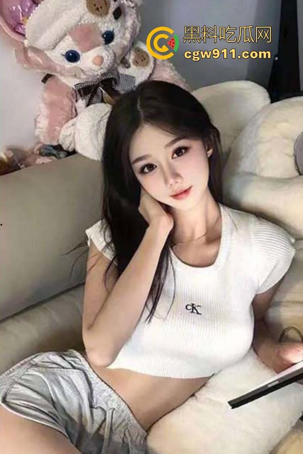 骚逼女友自带遥控跳蛋去酒吧,刚坐下就把档位开到最大,淫水狂流,一到酒店猛猛的骑乘榨精,看来真是忍了很久!-2