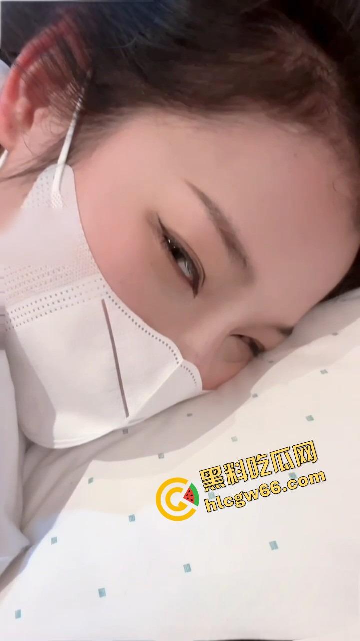 反差婊【小懒猫】嫩逼怼电动假屌墙上猛插喷水如枪,浪叫骚摆撩硬三小时,外卖哥撞见活春宫门不关!-7