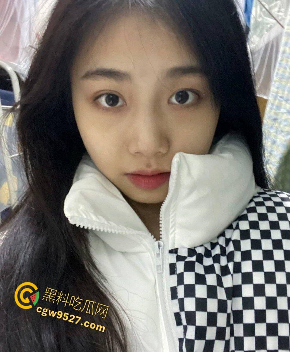 武汉卫生学院【宋子琪】，高冷反差的实习护士，黑丝吊带袜反差婊痴迷体育生，母狗上床了人都变样了 ！-3