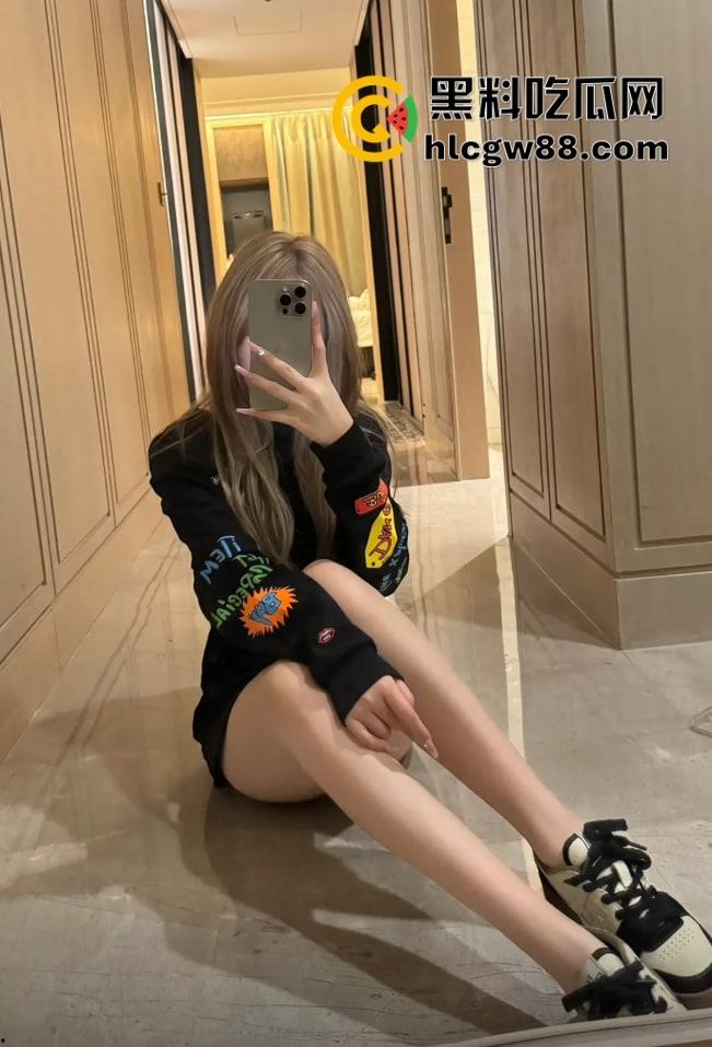 四川22岁骚鸡【林琳】包月卖逼当情人,吃一个月鸡巴换俩包,朋友圈晒包背地里卖逼!-2