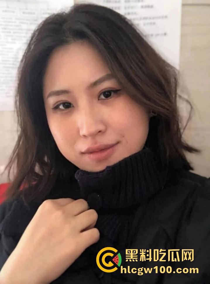 呼和浩特反差素人【童语晨】喜欢鸡巴抽脸还爱出轨刺激感,老公舔她被艹过的逼,她说这种感觉最爽!-2