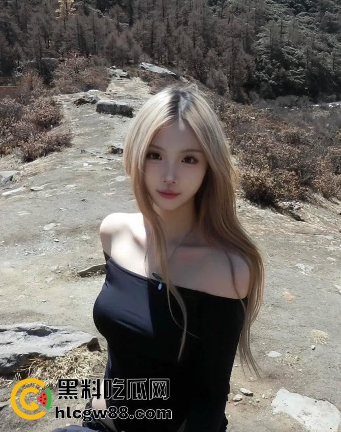 四川22岁骚鸡【林琳】包月卖逼当情人,吃一个月鸡巴换俩包,朋友圈晒包背地里卖逼!-4