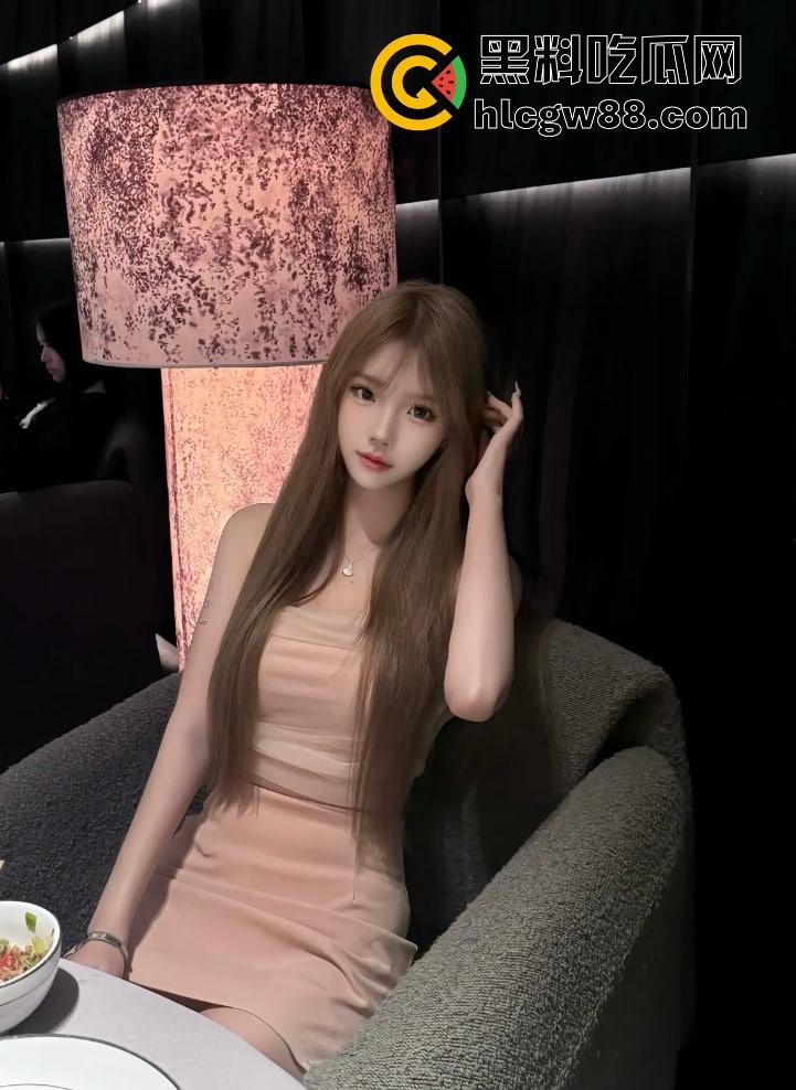 四川22岁骚鸡【林琳】包月卖逼当情人,吃一个月鸡巴换俩包,朋友圈晒包背地里卖逼!-11