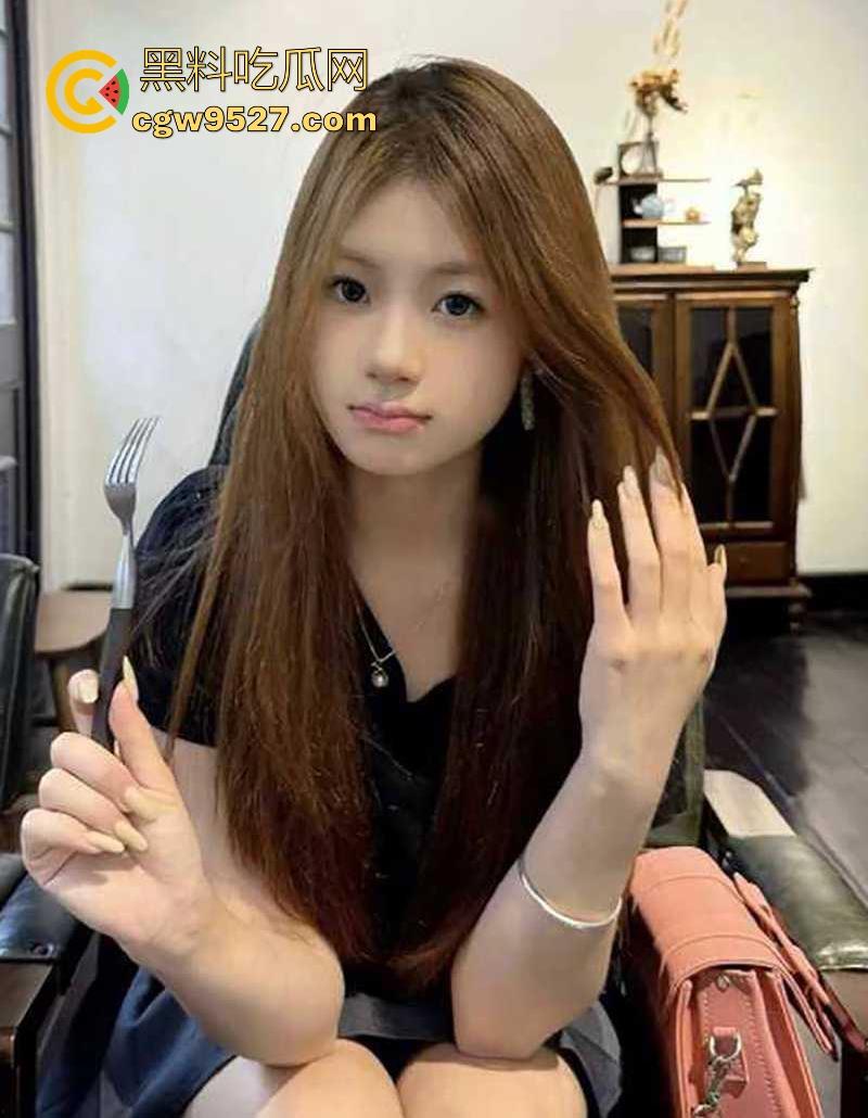 妻子偷情出轨被发现,绿帽男亲眼目睹做爱全过程,还玩骑乘,无套猛干,情夫居然还是同小区的!-7