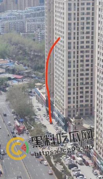 坦克坠楼！三百斤猪猪女孩12楼跳下 车都砸坏了人没死 事后检查仅骨折-7