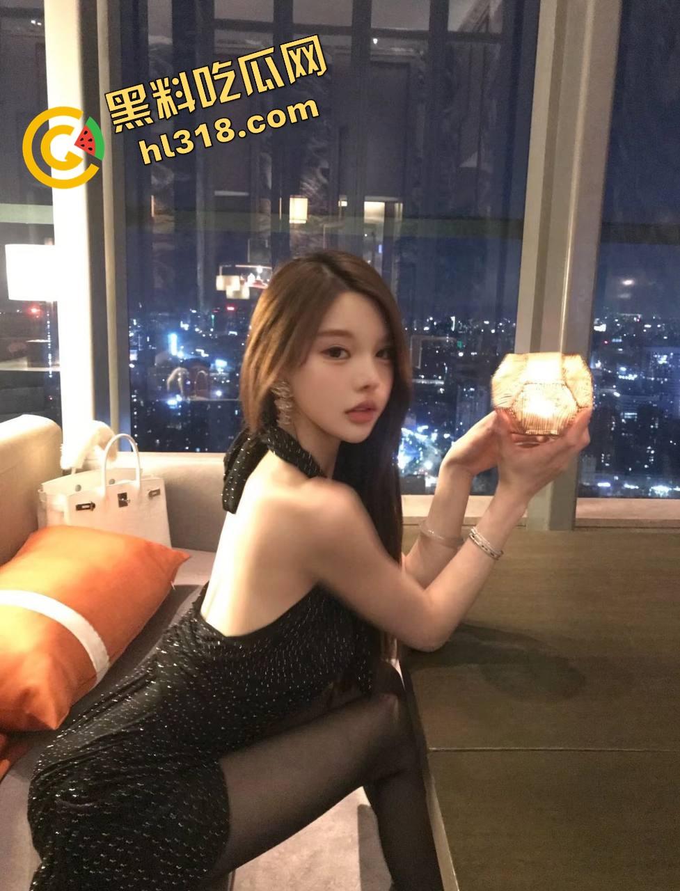 周末约炮骚逼当场被干爽，一边被爆插一边给舔狗打电话，电话偷情直播呻吟，绿帽舔狗听得直喘！-3