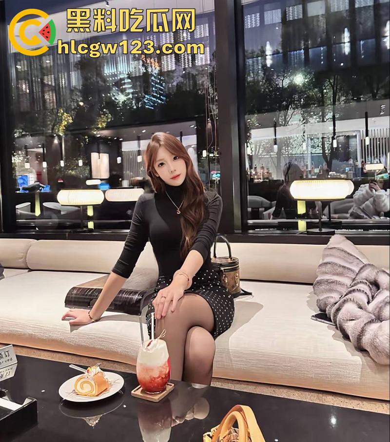 包臀裙长腿黑丝母狗，背着男友酒店约炮，结果被大神下春药，现场发骚激情啪啪，开裆黑丝好诱惑！-2