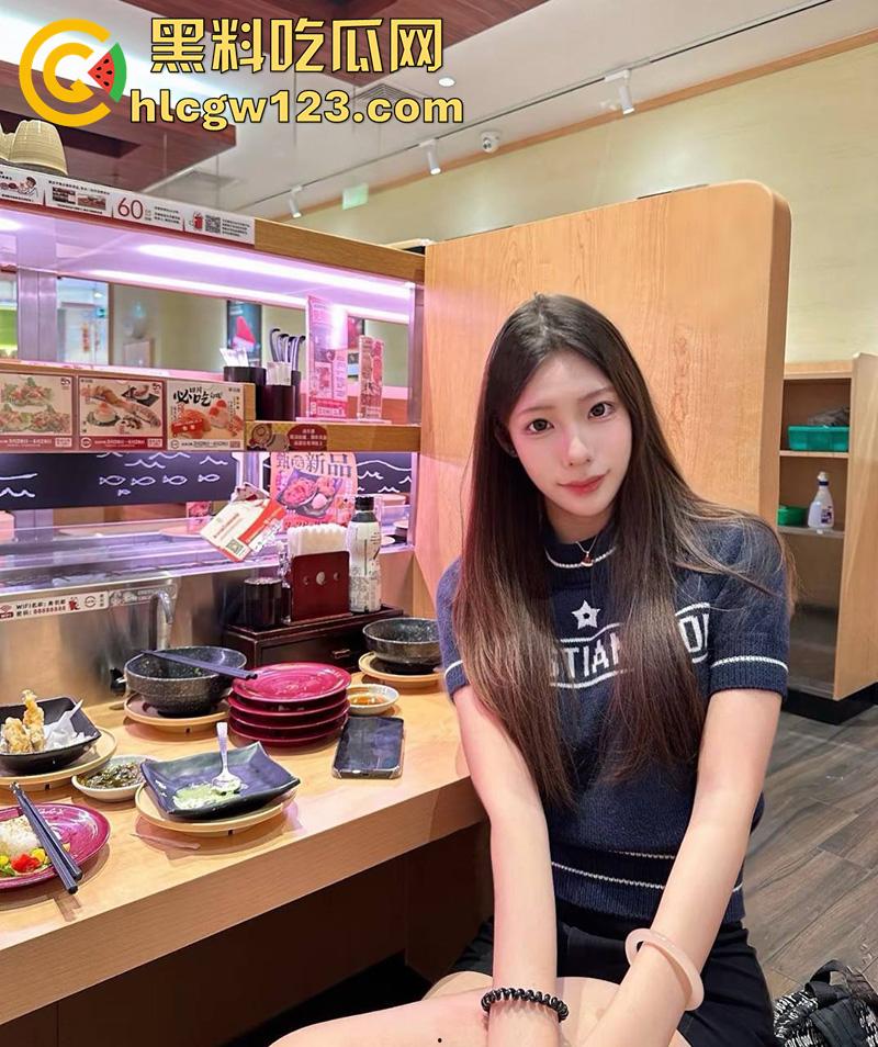 包臀裙长腿黑丝母狗，背着男友酒店约炮，结果被大神下春药，现场发骚激情啪啪，开裆黑丝好诱惑！-5