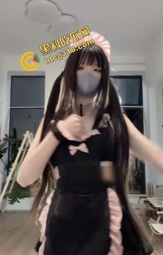 抖音『野餐兔』直播间装甜妹，推特上当炮机，一边卖逼一边装纯，割韭菜割到脸都不要了！-2