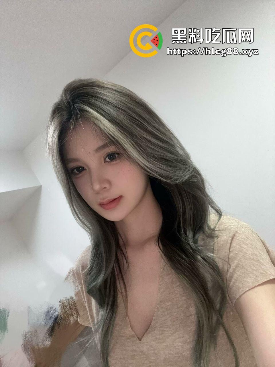 广州肇庆小区26岁人妻【春春】老公常出差变炮友玩物，裙子无内裤逛超市湿透渔网开干！-1