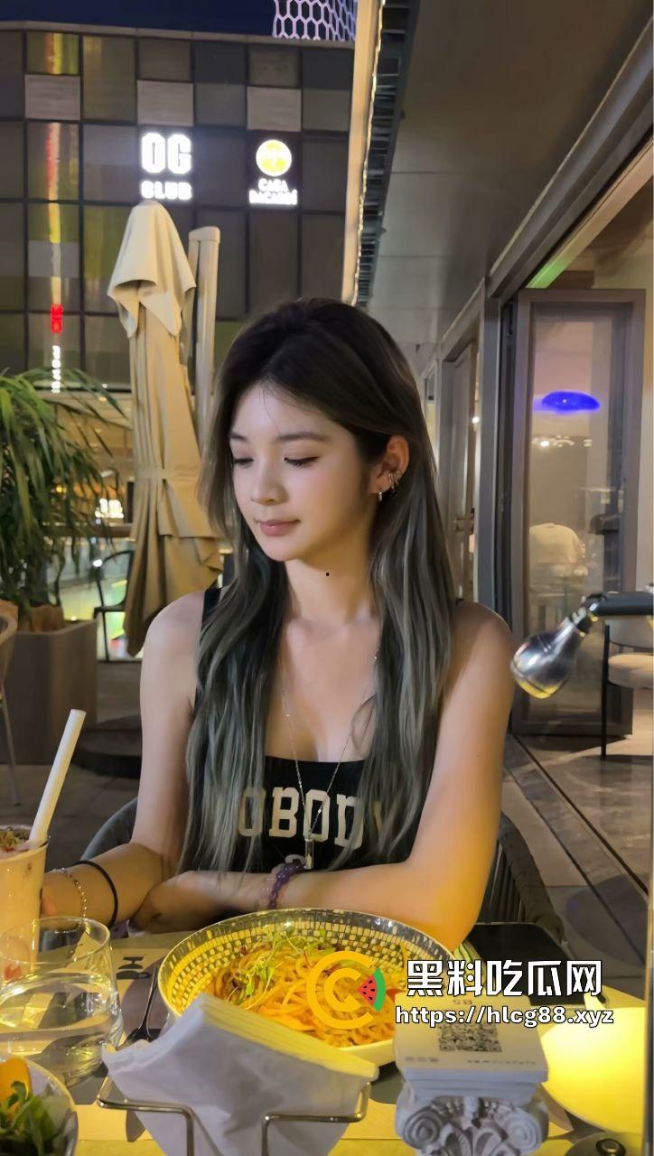 广州肇庆小区26岁人妻【春春】老公常出差变炮友玩物，裙子无内裤逛超市湿透渔网开干！-8