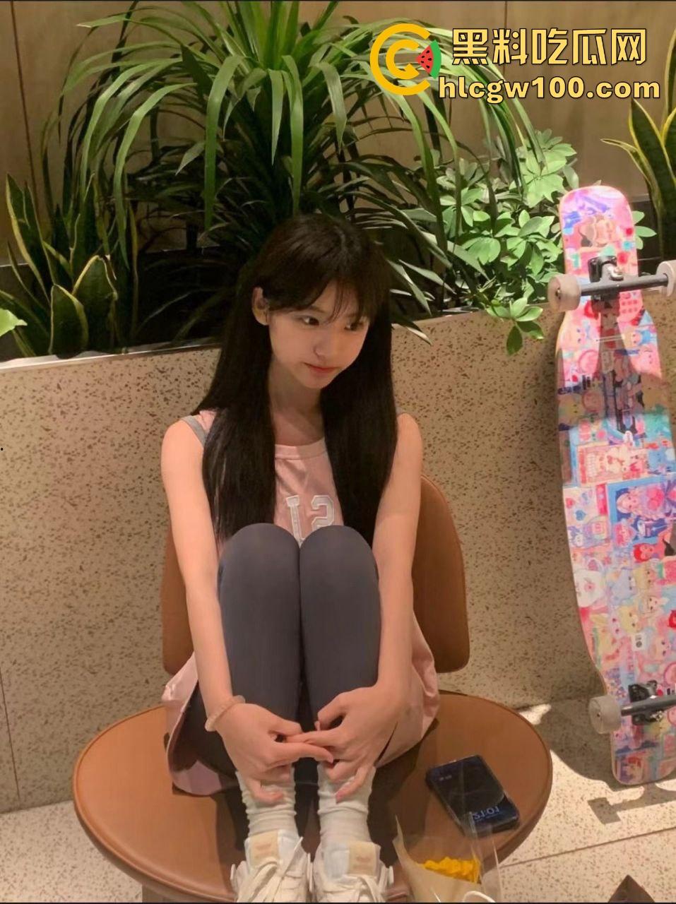 广州驾校惊现变态教练，潜规则精神小妹学员，驾校户外裸奔调教玩黑木耳抽烟吞吐，不骚不给过科目二！-7