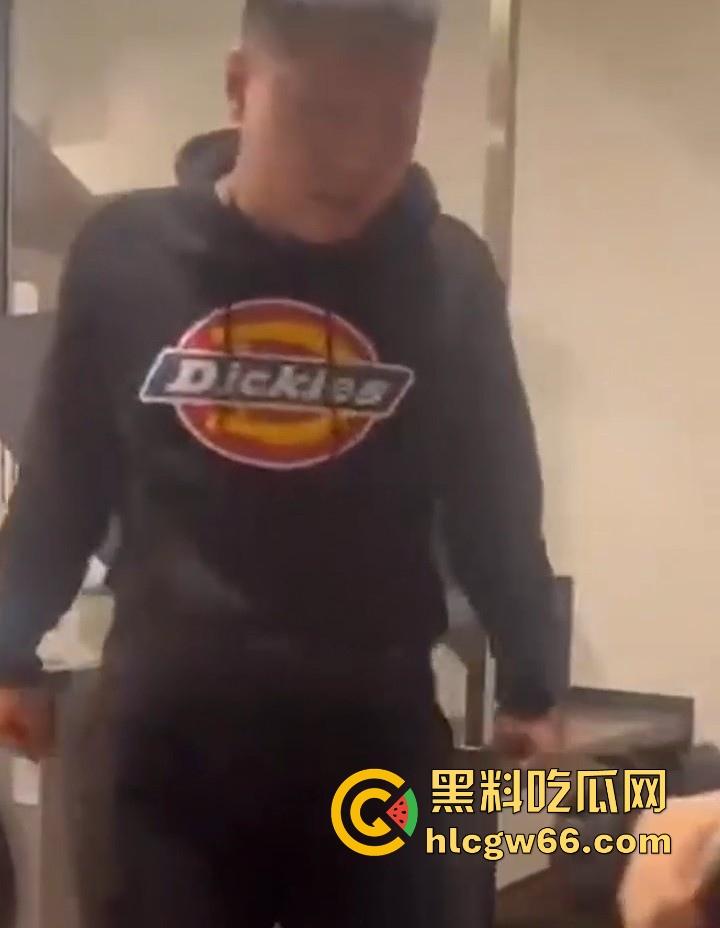 傻逼朋友又少了一个 小伙子马尿喝多了 即兴表演跳楼 丝毫不犹豫一跃而下！-2