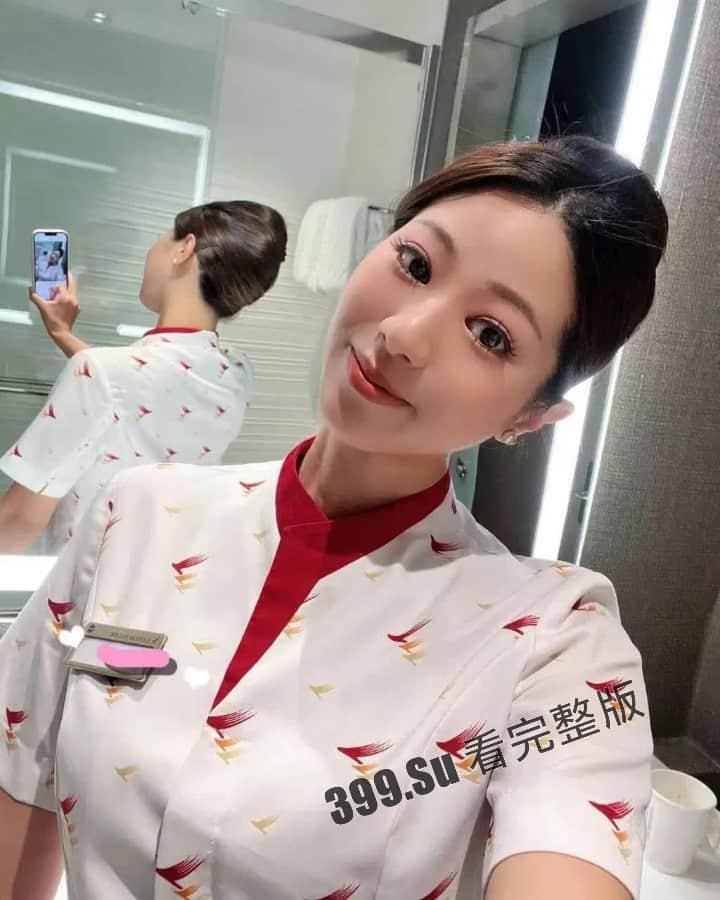 长相甜美靓丽国泰航空空姐「Netflix」被爆，上班时间认真工作接待乘客 卖力口交-1