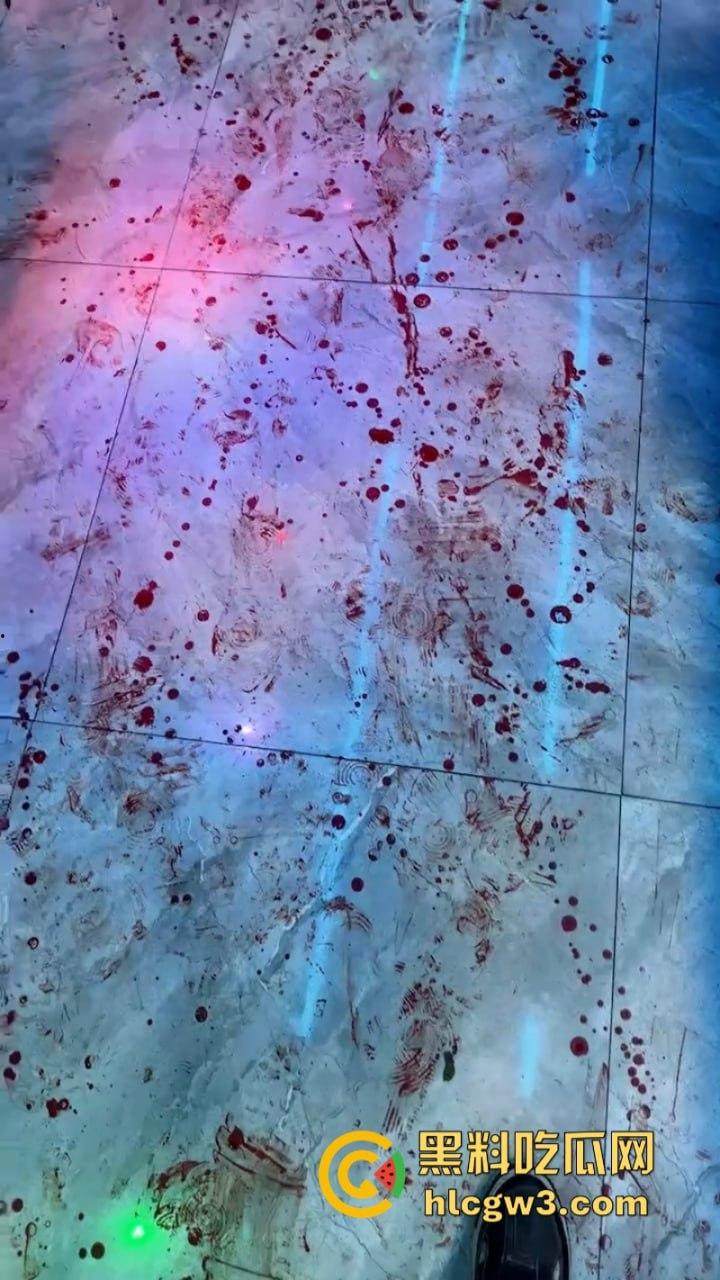 内蒙古赤峰烤尚985音乐烤吧一精神小伙酒后“变异”杀人 捅腹戳眼挑手筯 残忍嗜血如丧尸附体 现场实拍曝光血流一地-9